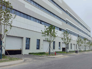 中汽研天津檢測中心工業(yè)滑升門